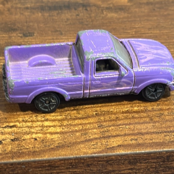 Motormax 6052 Ford Ranger Pickup Truck Toy Car Model - Purple With Flames - Picture 5 of 13